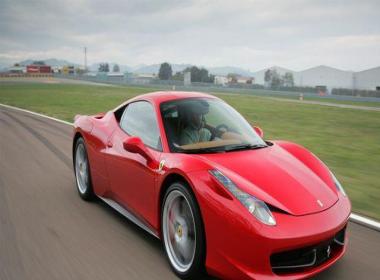 Guide to get Ferrari 458 Spider car rental service in Dubai