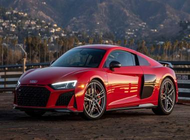 Audi R8 Review Performance car you should buy in UAE