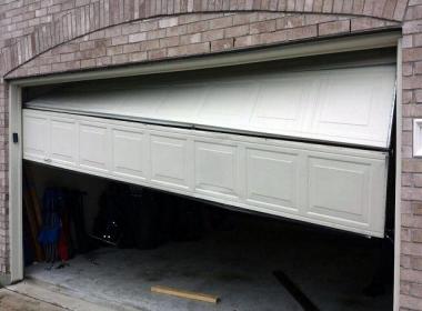 Find Out How Garage Door Repair Acworth GA Saves Time and Money