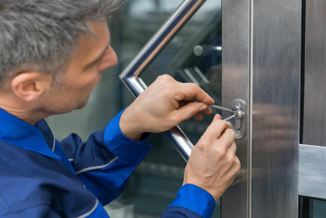 How Much Professional Locksmith Company in Orange Park FL Charge to Change Locks