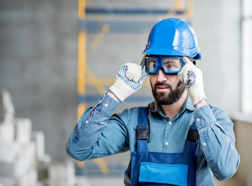 3 Reasons Why You Should Buy Safety Glasses