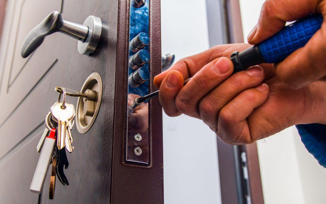 How Much Professional Locksmith Company in Orange Park FL Charge to Unlock a House Door