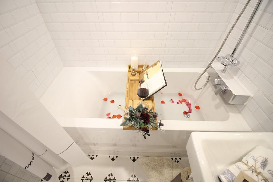 Set the mood for a luxuriously lavish bath with these tips
