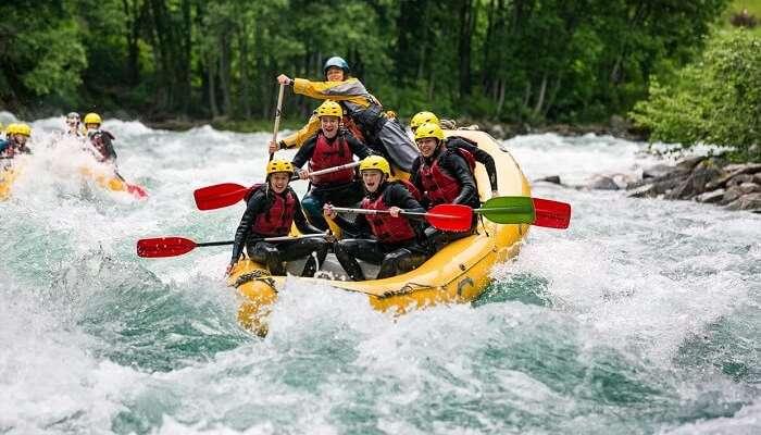 Explore the best river rafting packages in Rishikesh