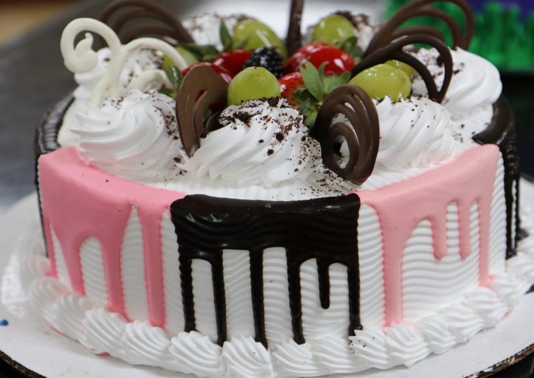 How to choose the best cake service in surat
