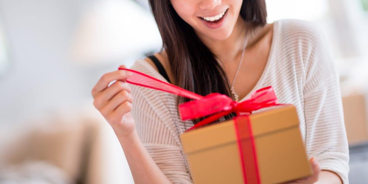 Top 10 Expensive Gift That Wife Loves