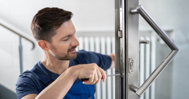 8 Things Only the Best Locksmiths Do